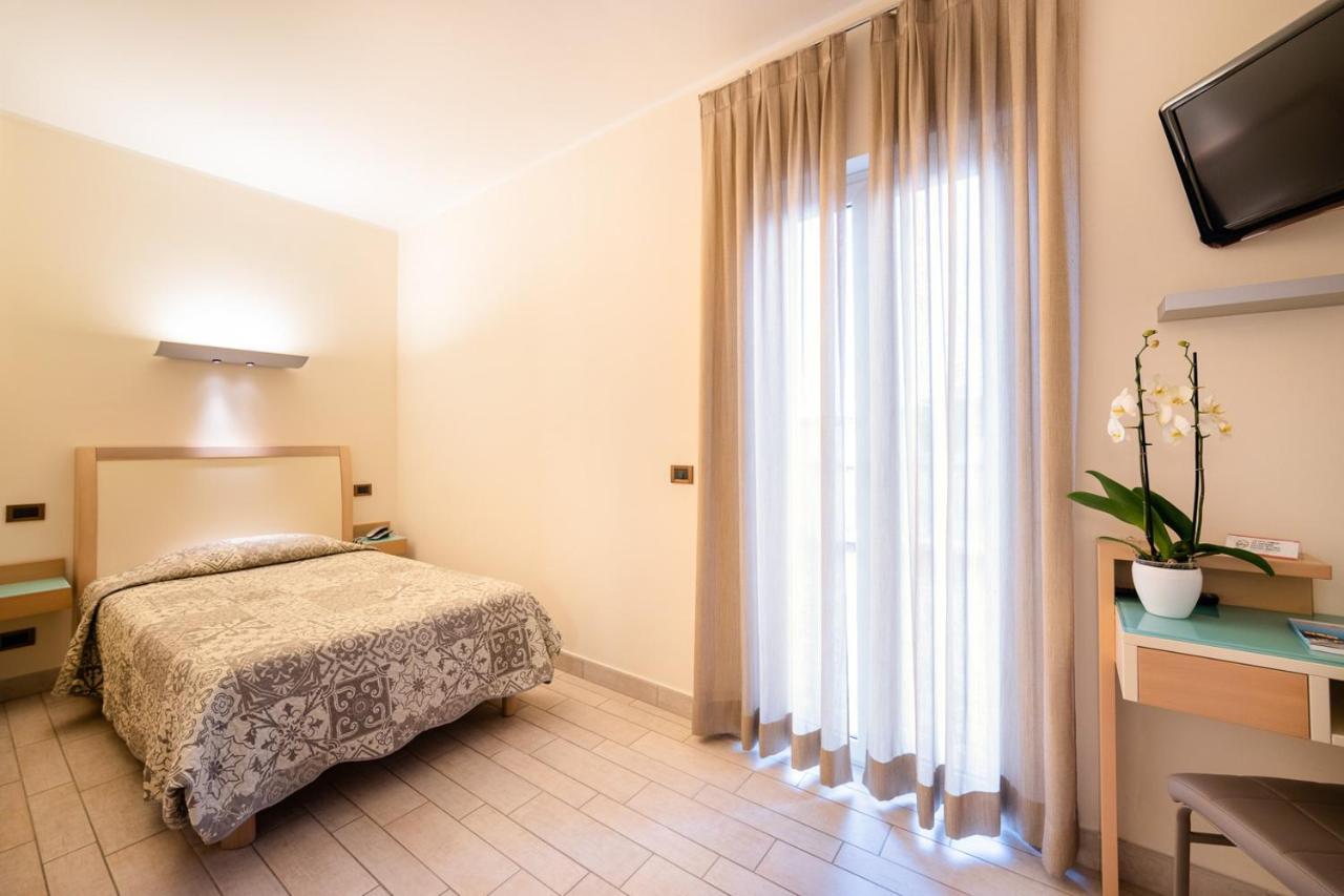 Hotel Il Gabbiano Sabaudia Eksteriør bilde