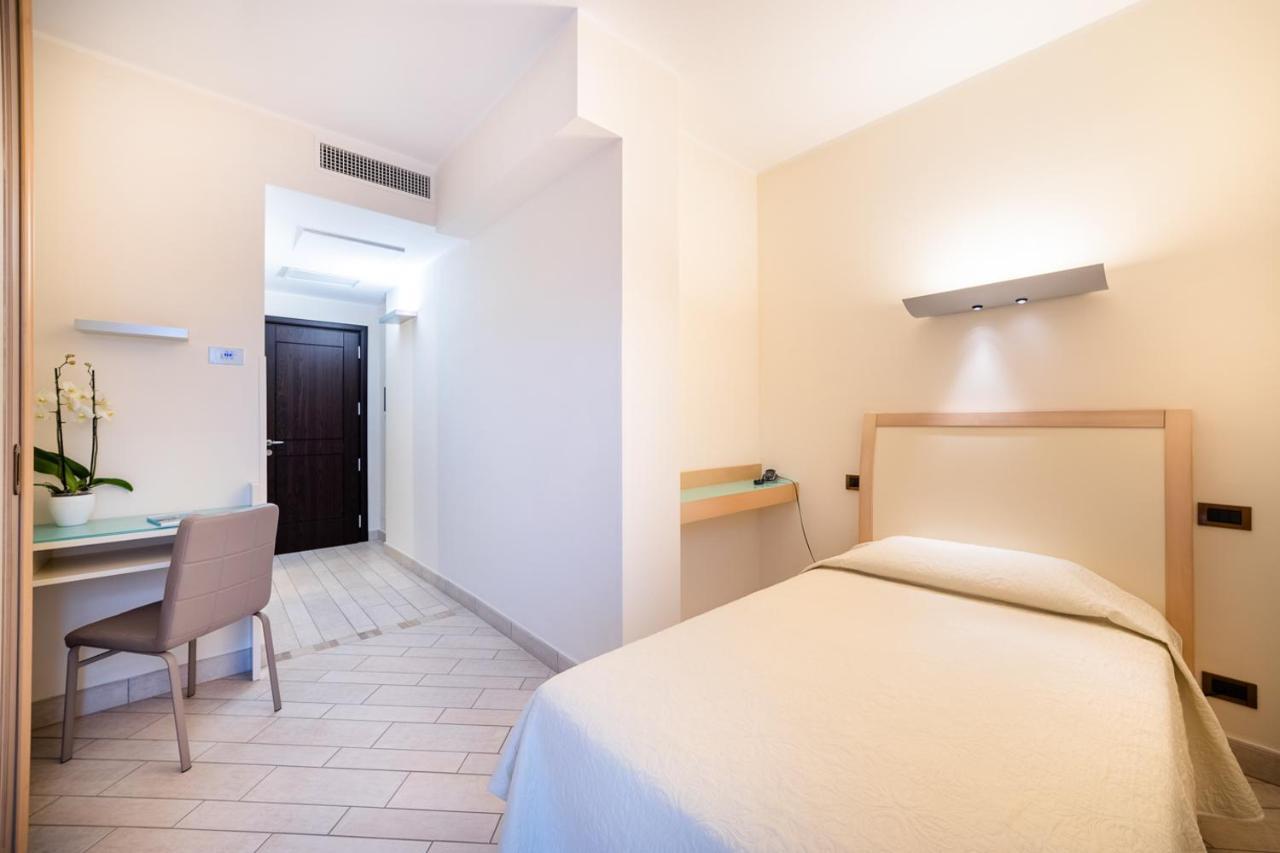 Hotel Il Gabbiano Sabaudia Eksteriør bilde