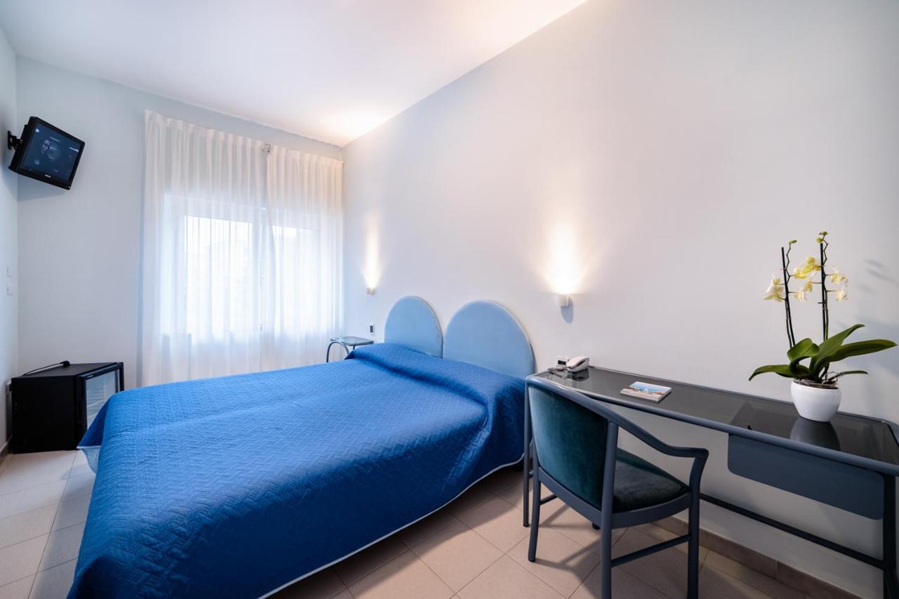 Hotel Il Gabbiano Sabaudia Eksteriør bilde