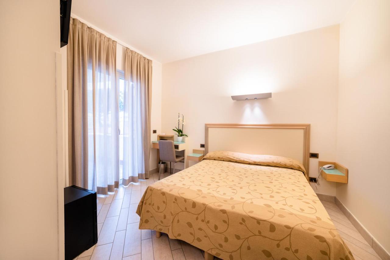 Hotel Il Gabbiano Sabaudia Eksteriør bilde