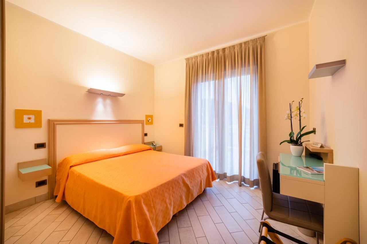 Hotel Il Gabbiano Sabaudia Eksteriør bilde